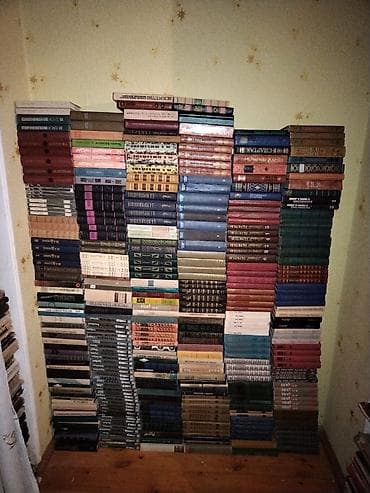 Kitablar 500 dene biri 1 manat