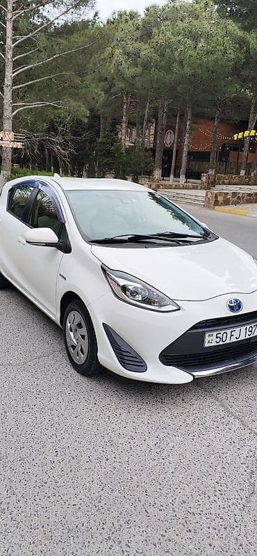 honda azerbaycan: Toyota Aqua Hybrid (ağ rəng, hatchback) - Yapon istehsalı hibrid — 6
