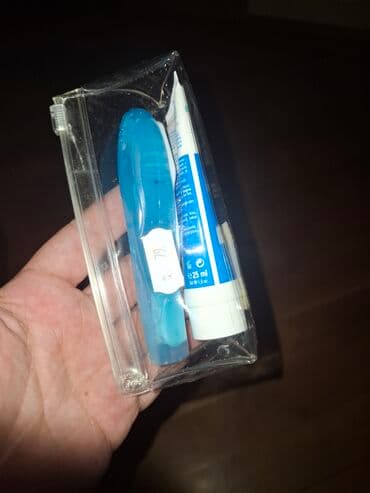 deri sumka: Şəffaf plastik çantada qablaşdırılmış səyahət gigiyena dəsti. Dəstə — 1