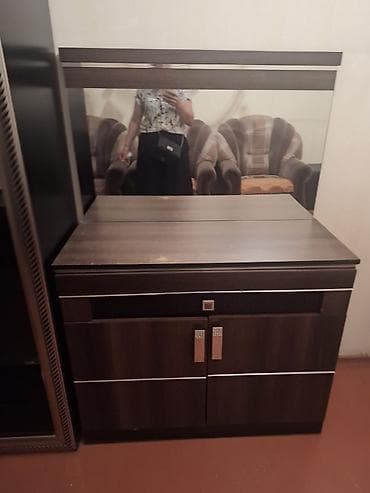 plasmas panel: Yataq otağı mebel dəsti - Dəst tərkibi: - Geniş 2 qapılı şkaf: şüşə — 4