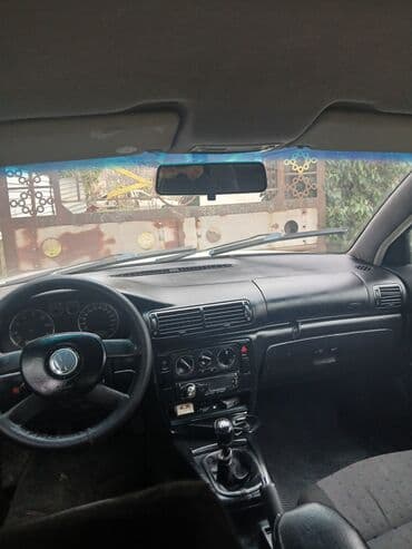 запчасти форд мондео 3: Ağ rəngli sedan, 4 qapı, ön‑sürüşlü. Korpusda zavod aerodinamik — 5