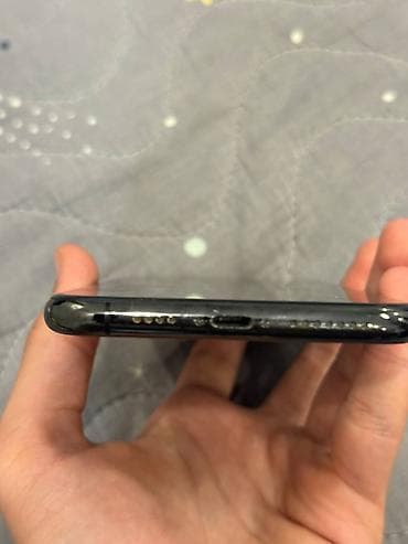 apple earpods: IPhone 11 Pro Max, Space Gray — 1