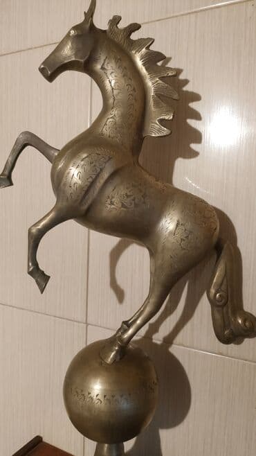 qizil onluq qiymeti 2019: At heykəli. Əlvan metaldan hazırlanmışdır. Əl işidir. Hündürlüyü 60 — 1