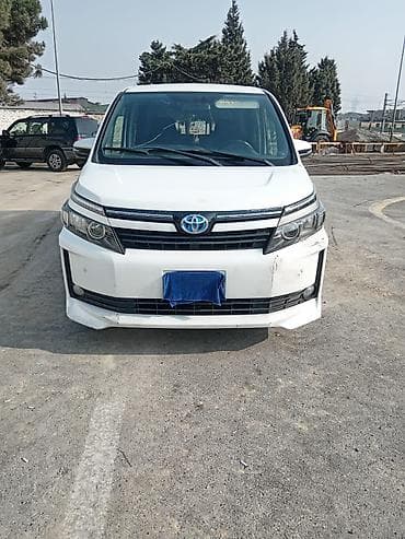 Motonəqliyyat: Toyota Voxy: 1.8 l | 2015 il Van/Minivan — 1