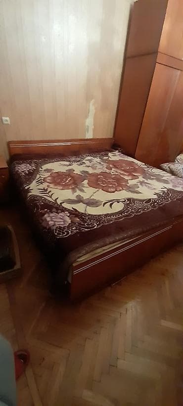 taxta ref: Mebel dəsti – klassik üslubda, ağac teksturalı qəhvəyi rəng. Tərkibi — 4