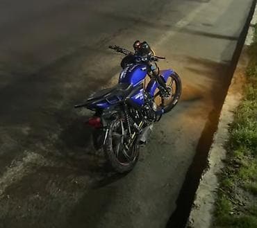 Mavi rəngdə şəhər/şosse üçün yığcam motosiklet. İdman üslublu kuzov lalafo.az -da Mavi rəngdə şəhər/şosse üçün yığcam motosiklet. İdman üslublu kuzov