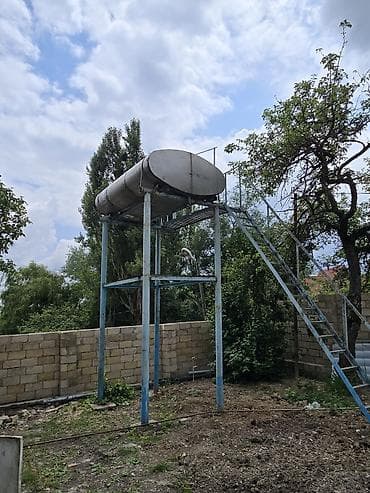 Bağ evi və bağ üçün hərşey: Metal su çəni və hündür dayaqlı konstruksiya - Üst platformada — 2