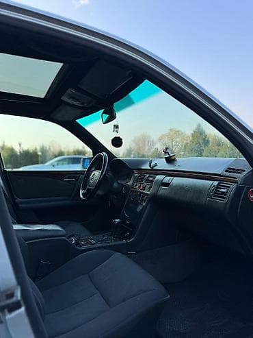 lada vaz 2107: Mercedes-Benz E 230: 2.8 l | 1997 il Sedan — 4