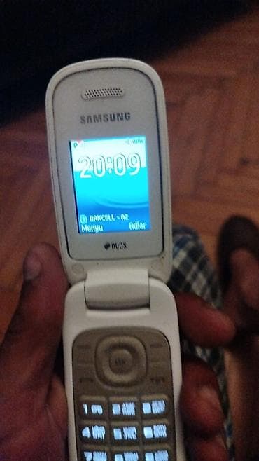 samsung kohnə: Samsung GT-E1210, rəng - Ağ, İki sim kartlı — 1