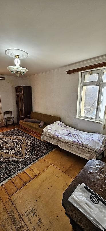 Гаражи: Qara Qarayev metrosunun yanı Ayla şadliq sarayı ile üz üzə olan yol — 1