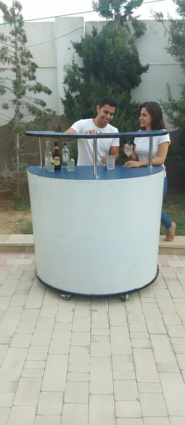 Стойка- ресепшон .Реклама,бизнес,разное.- . Высота-1, 15 Длина-1