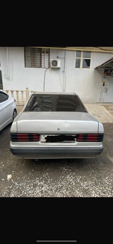 модельный ряд и цены на мерседес в баку: Arendaya verilir Sedan avtomobil – gümüşü rəng - Kuzov: 4 qapılı — 1