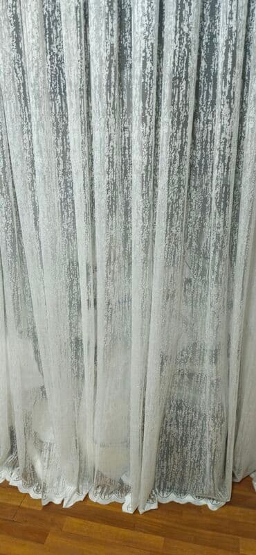 maqnit perde: Zərif, şəffaf tül pərdə, üzərində incə çiçək naxışları var. Otağınıza — 12