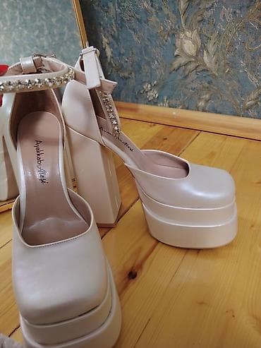 kreditle qizil saat: Platform dabanlı ayaqqabı. 1 dəfə gəlinlik üçün geyinilib yenidir — 3