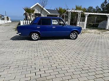 vaz 21015 şiti: Model: Lada (VAZ) 21011 Kuzov: sedan, 4 qapı Rəng: parlaq göy Nömrə — 3