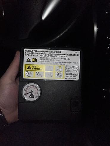 Nasos Yenidir Xaricden gelen avtomobilin uzerinde cixib Nasos