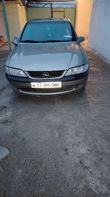 disk satışı: Opel Vectra sedan - Kuzov: 4 qapılı sedan, bej rəng - Mühərrik — 2