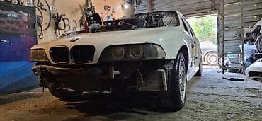 prius qapi: BMW 5 Series E39 sedan – ağ rəng Xüsusiyyətlər: - Korpus: 4 qapılı — 4