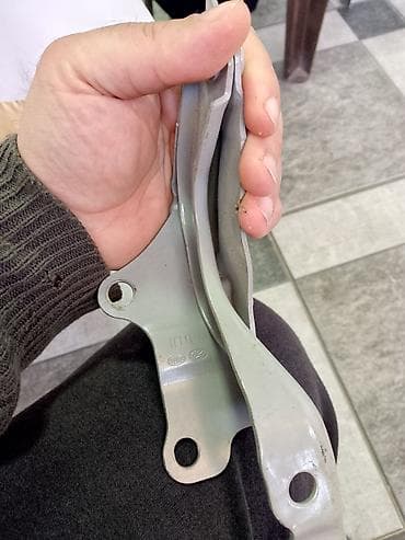 Cütü 50 manatHyundai kapot menteqəsi (hinge) – sol tərəf - Orijinal