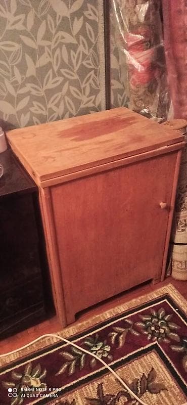 kohnə pullar: Tikiş maşını ilə paltaryuyan stol-konsol - Taxta korpuslu qatlanan — 1