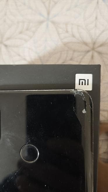 mi 8 ikinci el: Xiaomi Mi 8, 128 GB, rəng - Qara, 
 Qırıq — 4