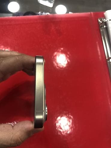 bilindir: IPhone 15 Pro, Natural Titanium — 2