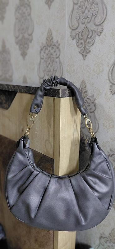 Qadın çantası – yarımay dizaynlı, büzgülü model - Rəng: tünd boz lalafo.az -da Qadın çantası – yarımay dizaynlı, büzgülü model - Rəng: tünd boz