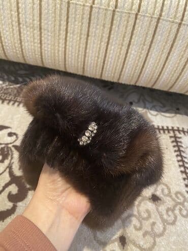 Косметика: Zərif xəz saç aksesuarı – tünd qəhvəyi rəngdə, yumşaq və sıx tüklü — 1