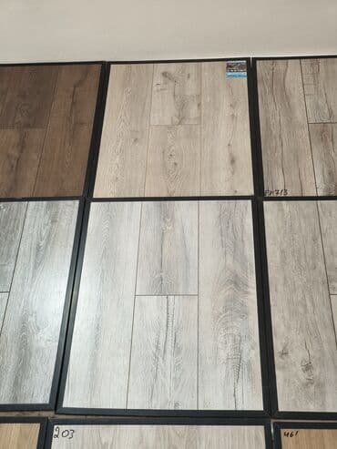 laminat ustasi: Laminat döşəmə panelləri – müxtəlif ağac naxışlı və rəng tonlarında — 1