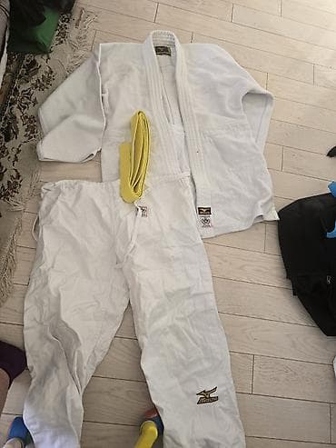 dest geyim: Məhsul: Mizuno cüdo kimono dəsti Tərkibi: -1dəfə geyinilib. Üst — 2