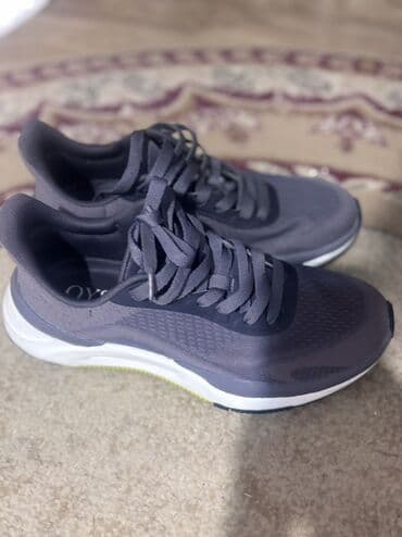 женские беговые кроссовки nike: Размер: 40, цвет - Серый, Б/у — 2