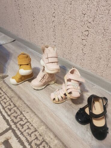 Manejlər: Ayaqqabilar. Soldan saga sira ile olculeri 20,21,22,23. yeni kimi — 1