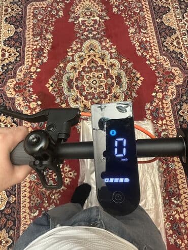 elektron skutor: Əla vəziyyətdədir,alındığı 1 ay təzə olub təcili pul lazım olduğu üçün — 2