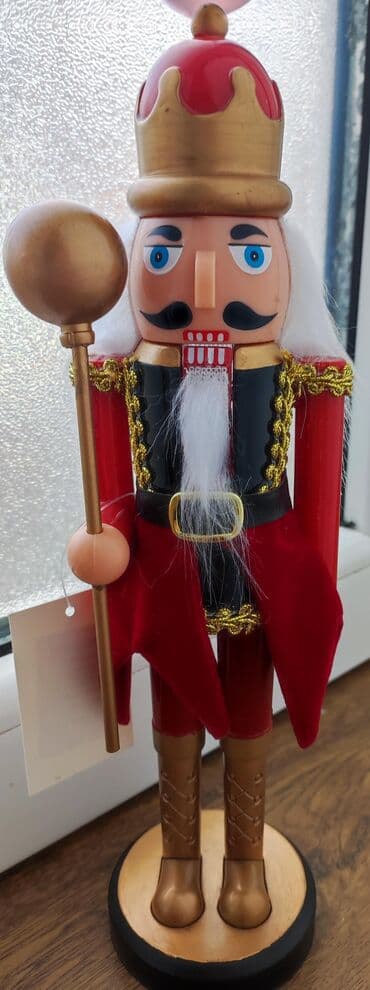 Mücrülər: Taxta Qozqıran fiquru – kral temalı dekor - Material: ağac, parçadan — 6