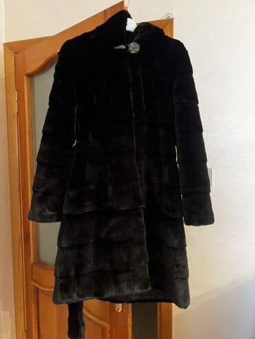 Ev geyimləri, pijamalar: Qara rəngli xəz palto 1defe geyinilib 1.200azn alinibdi 400satilir — 1