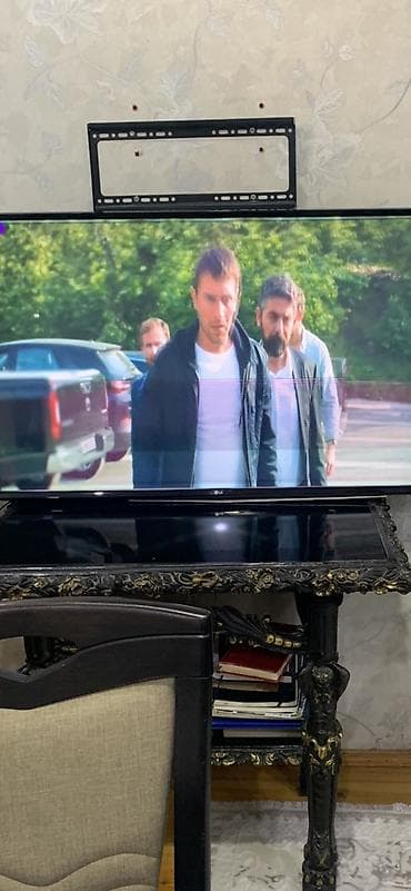 a 32 ekran: LG LED televizor (təxminən 43–50 düym) - Ekran: LED, Full HD/4K — 4