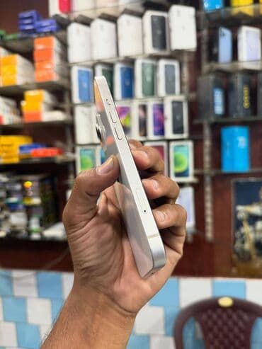 3 kameralı videoregistrator: IPhone 13, 128 GB, Ağ, Face ID — 6