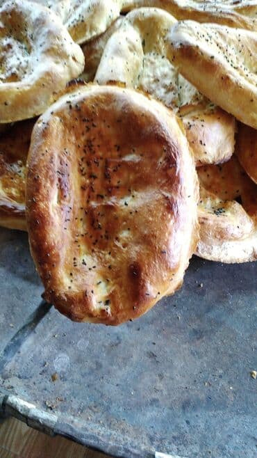 Bitkilər: Təndirdə işləmək üçün çörək qızardan tələb olunur. Gəncə təndiri — 3