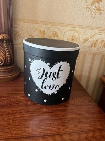 kisiler ucun hediyye: Hediyye qutusu 5 manat — 1