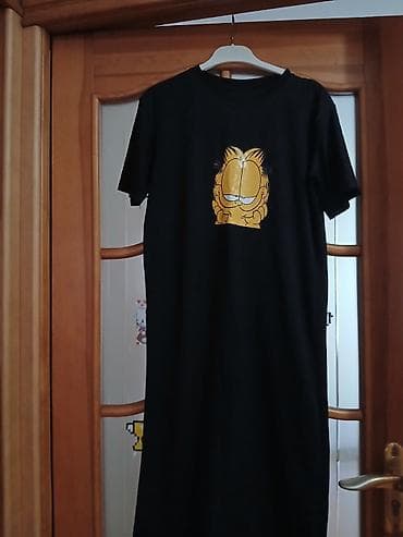 Qara rəngli əla vəziyyətdə uzun t-shirt/kofta-kleid. Ön hissədə — 1