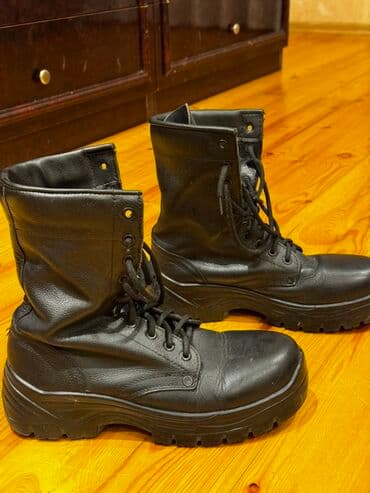 Qara rəngli kişi hərbi/işçi botları 39 ölçü - Material: qalın