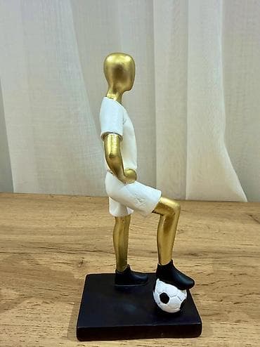 ucuz qizillar: 👉 Dekorativ futbolçu heykəli – futbol temalı fiqur ⚽️ Futbol temalı — 4