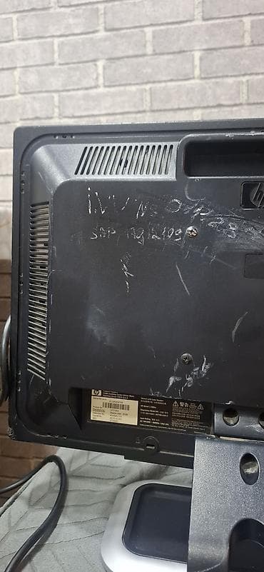 windows 10: HP L1908w – 19 düymlük LCD rəngli monitor Xüsusiyyətlər: - Ekran: 19" — 4