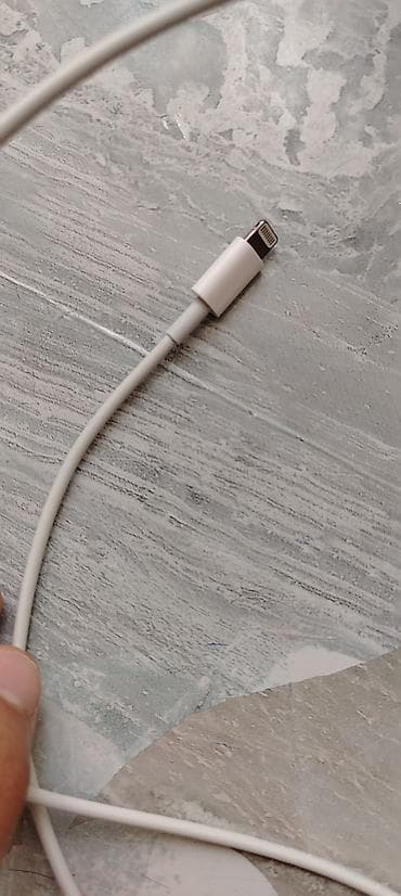 adapt: USB‑C divarlı şarj adaptoru və USB‑C – Lightning kabeli dəsti - Rəng — 4