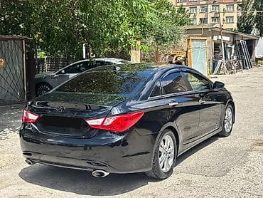 e 3 2: Hyundai Sonata – qara rəngli, elegant sedan Xüsusiyyətlər: - Kuzov: 4 — 7