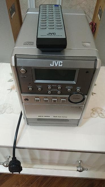 JVC kompakt musiqi mərkəzi - Model: JVC mikro hi-fi sistemi (üstündə
