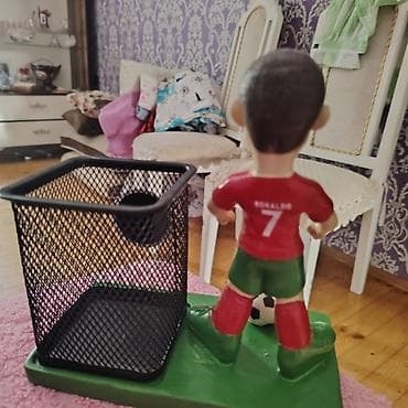 qelem: Məhsul: Futbol mövzulu stolüstü qələmqabı və fiqur kompozisiyası - — 2
