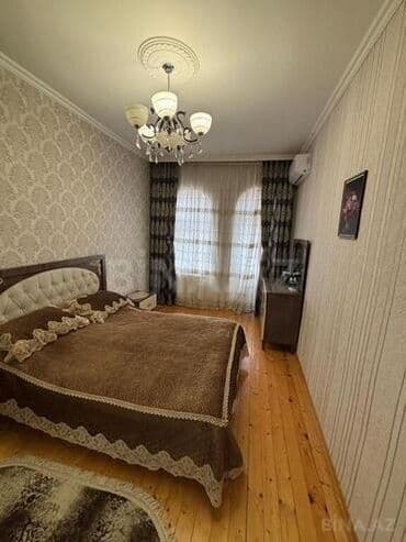 2 mərtəbəli həyət evləri: İki mərtəbəli həyət evi - Ümumi plan: 2 mərtəbə, balkonlu fasad — 43