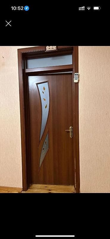 taxta kub: Taxta interyer qapısı – dekorativ şüşə panellərlə - Material: ağac — 1