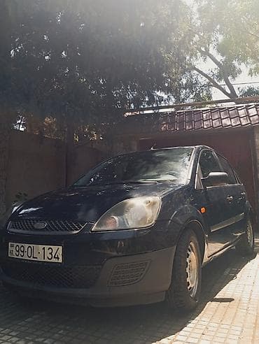 Ford Fiesta hatchback, 2007 il 1.3 matortünd göy rəng. 5 qapı, kompakt